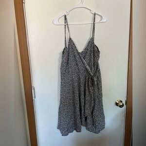 Ditzy floral print faux wrap dress size large